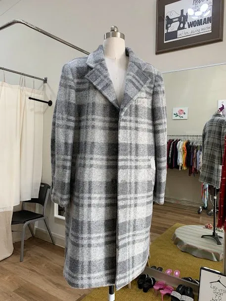 Traditional Áo Dài